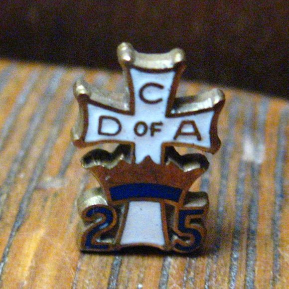 Catholic Daughters Of America 25 Year Vintage Pin - Picture 1 of 5